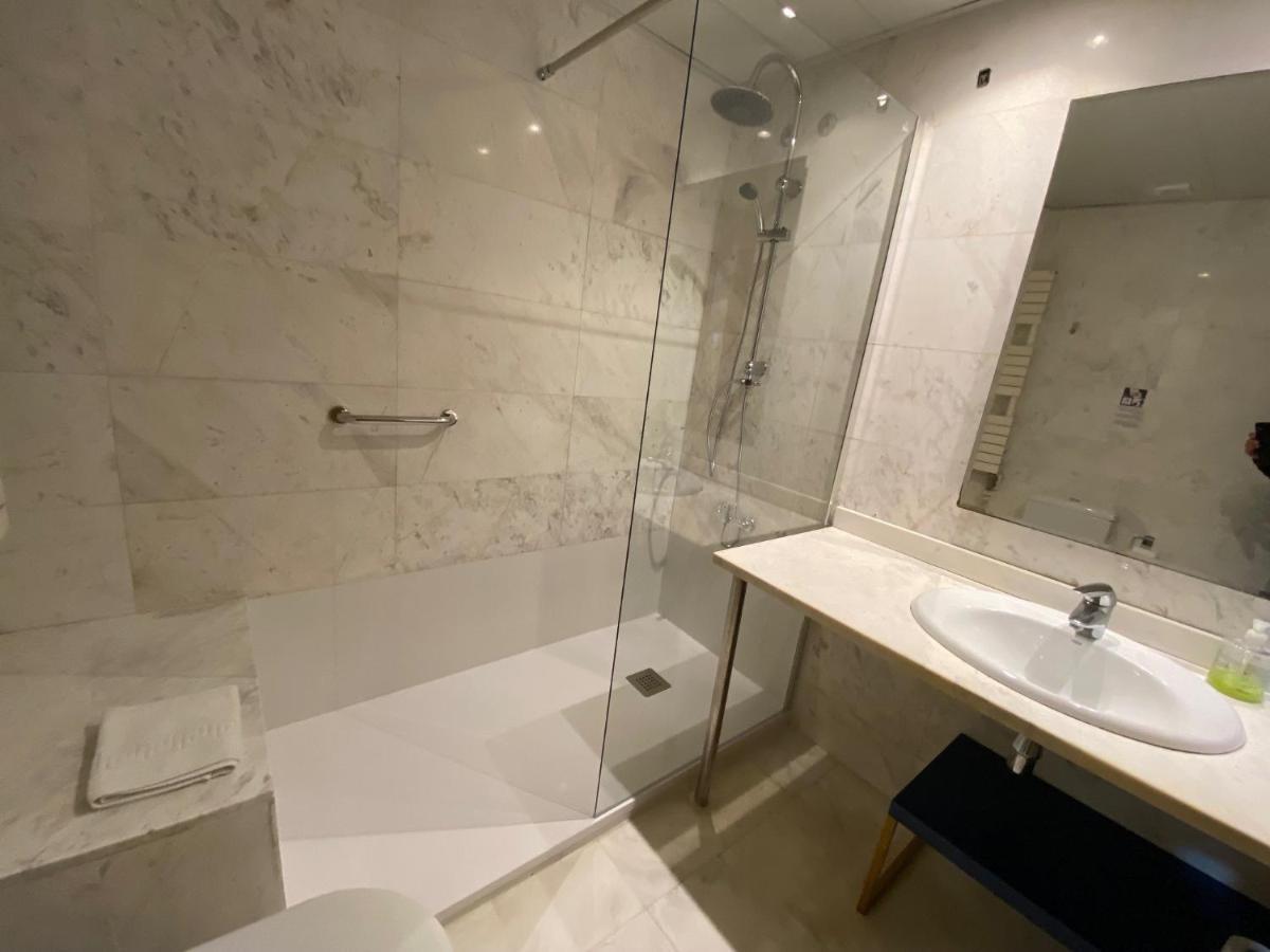 Apartamentos City Beach Barcelona Bagian luar foto