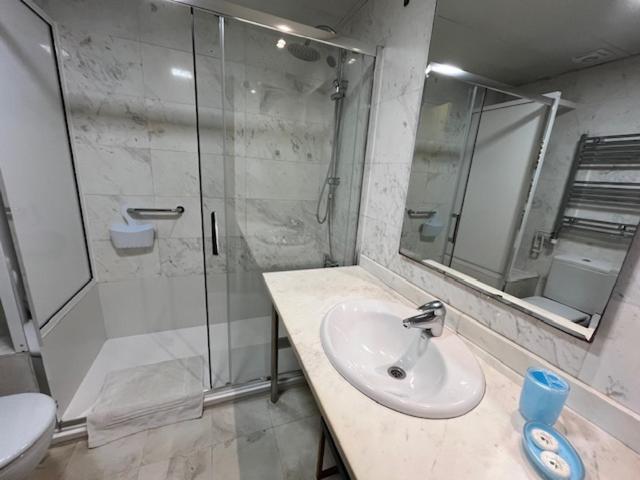 Apartamentos City Beach Barcelona Bagian luar foto