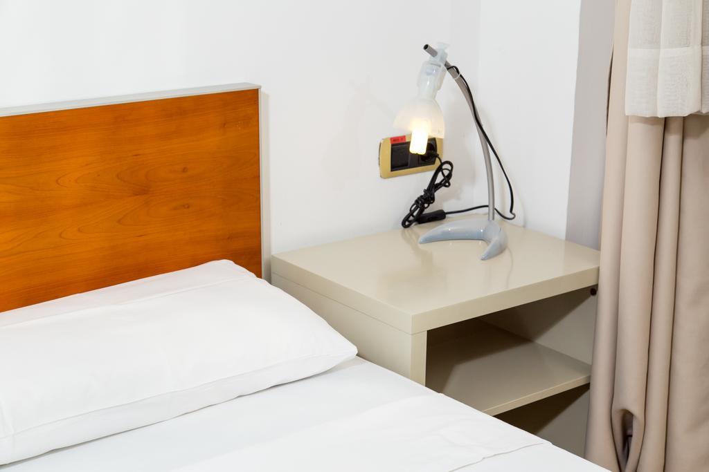 Apartamentos City Beach Barcelona Bagian luar foto
